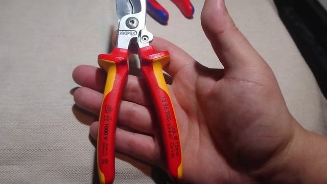 Мультитул KNIPEX 13 96 200, длинногубцы KNIPEX 25 25 160.