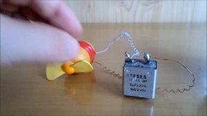 ПРОСТЕЙШИЙ ВЕЧНЫЙ ДВИГАТЕЛЬ  Работает от запрещенного конденсатора TESLA    ?