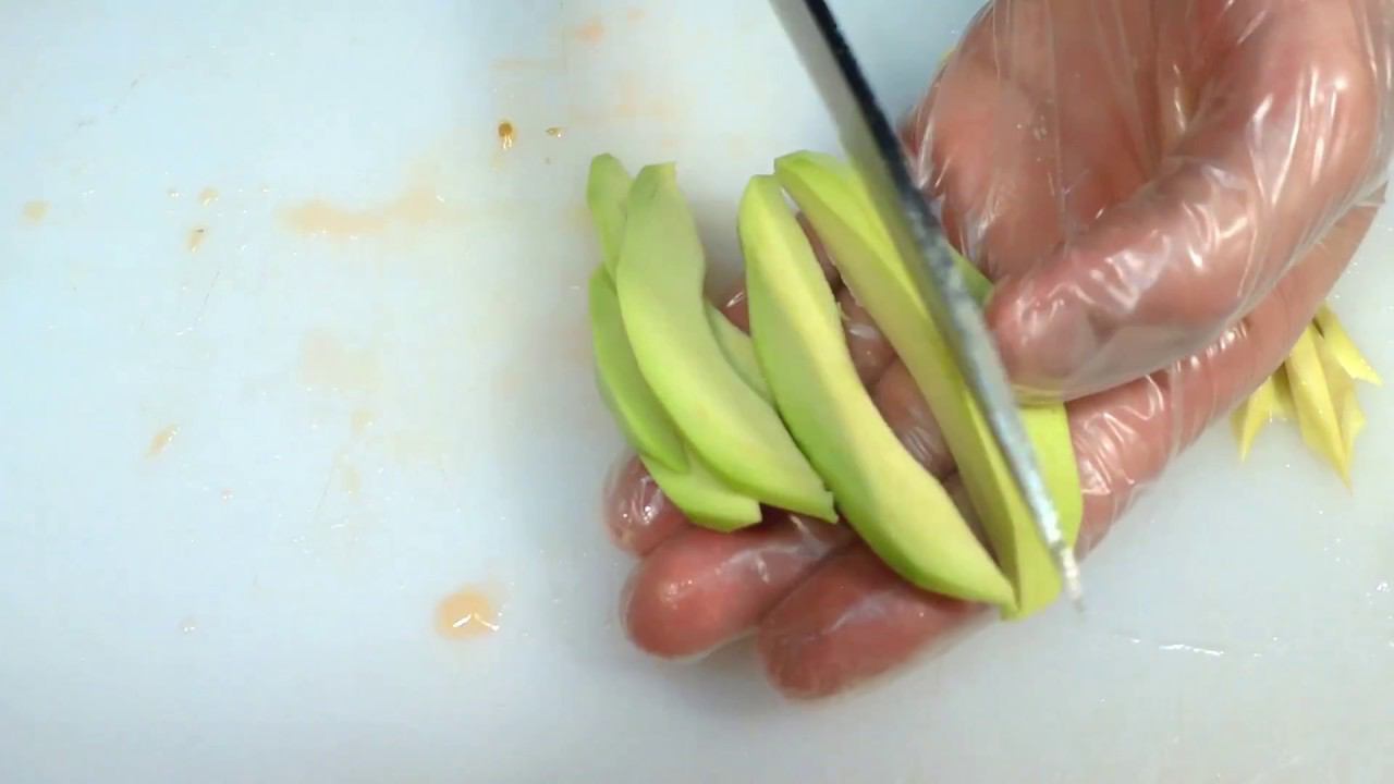 Нарезать овощи. Как можно вкусно приготовить дома, красивые суши, роллы, гунканы, спайси.