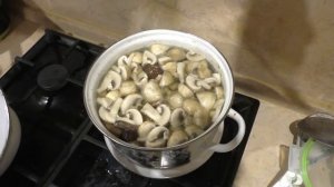 Сырный крем суп. Сырок карат и грибы.