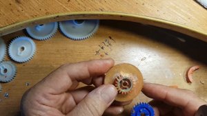 ремонт пластмассовой шестерни , результат в конце ролика JVC CD-33 VICTOR
