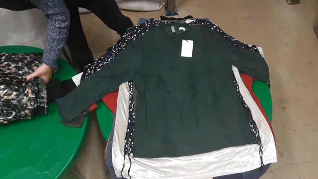 Лот: 355(1) Микс Ladies CELLBES. СТОК Большие Р-ры Цена: 15,95 евро ( 1102 руб кг) Вес : 15 кг смотреть онлайн