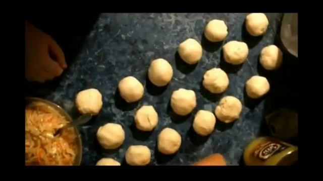 Постные печеные пирожки с капустой