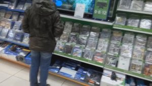 ПАРЕНЬ СЛОМАЛ ТЕЛЕФОН ПОТОМУ ЧТО, РОДИТЕЛИ НЕ КУПИЛИ PS3