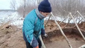 СТОРИМ ЗЕМЛЯНКУ ШКОЛЬНИКОВ  - 2 часть - СТРОИМ КРЫШУ! ДОМ ПОД ЗЕМЛЕЙ!
