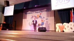 "Не думай о секундах свысока". муз.М.Таривердиев., сл.Р.Рождественский.