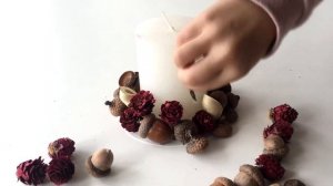 Поделка из желудей и шишек. Декор свечи. How to make crafts from acorns and cones