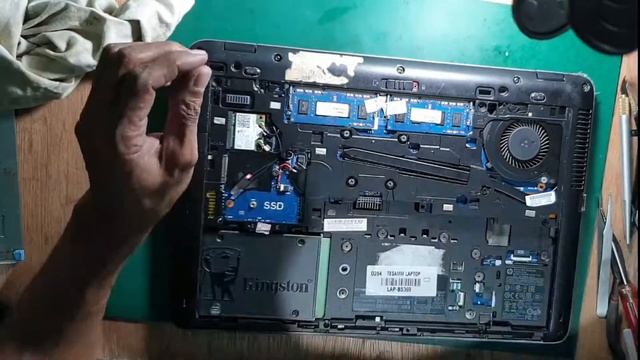HP Elitebook 840 G1 Laptop Hinge Repair смотреть онлайн