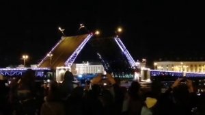 Разведение Дворцового моста под классическую музыку