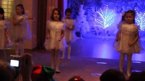24.12.2014 утренник, танец сосулек.