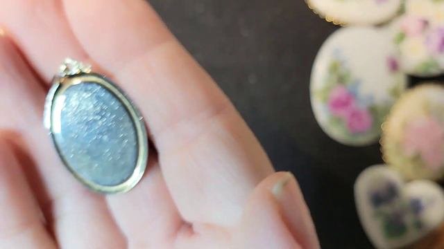 Кто о чем, а я о брошках!Винтажные Броши с деколью, подрисовкой  и ручной росписью в моей коллекции