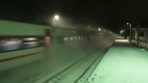 Поезд "Стриж" пролетает со скоростью 140 км/ч