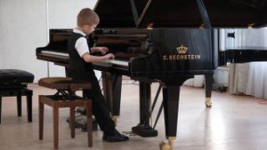 Бургмюллер Концертный этюд «Беспокойство»,исп.Иван Лаптев (7 лет),преп.Большакова Р.А.(НСМШ)