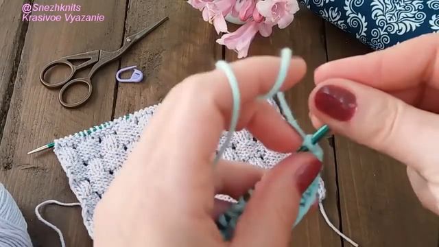 Вязание симпатичного ажурного узора спицами видео. Узор похож на шахматку. или плетеную корзинку.