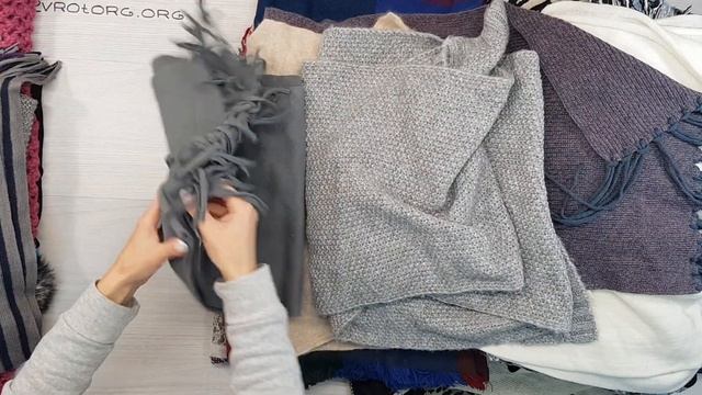 05642 Winter Caps,Scarfs (Зимние шапки ,шарфы ) (9 мешков в наличии ) 10,50 кг 4,80€ за кг 96ед смотреть онлайн