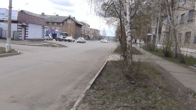 Судоходство по Енисею Набережная Енисея бывший кинотеатр Ангара Лесосибирск май 2013 год