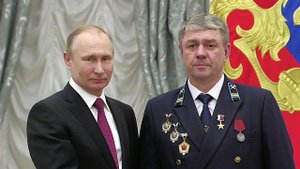 В Кремле Владимир Путин вручил выдающимся россияна...лотые медали "Герой Труда Российской Федерации"