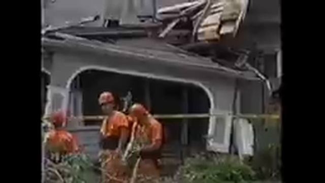 Wylie Texas 1993 Tornado on Mothers Day Best after 3 Minutes into it Helicopter Reporter Lol смотреть онлайн