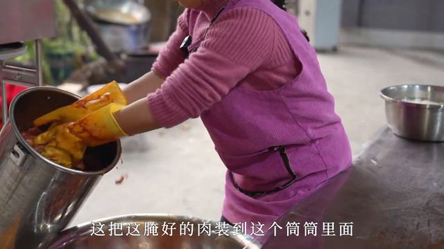 冬月尽，腊月来，过完腊月就是年，桃子姐一家人忙着灌香肠备年货 смотреть онлайн