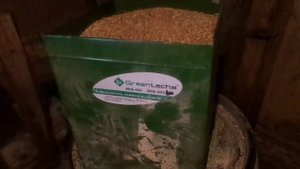 Приготовление Концентрированного Корма с помощью Бытового Измельчителя Зерна