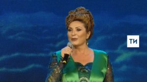 Зәйнәп Фәрхетдинова “Тәрәзәңә ай килер” җырын башкара