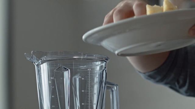 Andrew Volk’s Frozen Piña Colada from Scratch смотреть онлайн