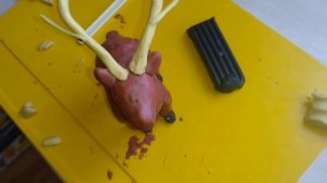 Лепим оленя