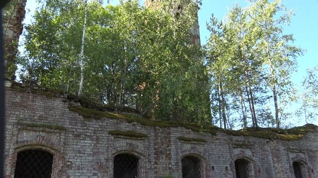 Заброшенная церковь в Выползово. Разрушение... смотреть онлайн