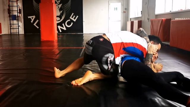 Защита от удушения треугольник руками #мма #грэпплинг смотреть онлайн