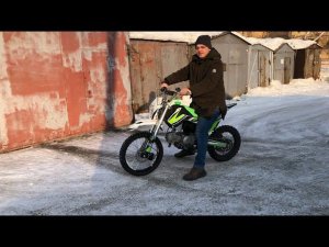 Запускаем и гоняем на Питбайке по снегу зимой