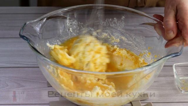 Шоколадные кексы с творожной начинкой. Даже не успевают остыть, так быстро исчезают с тарелки!