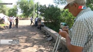 В сквере на 7-й Гвардейской в Волгограде укладывают брусчатку