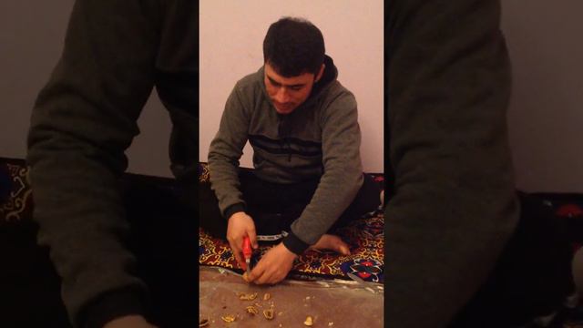Новый способ сжигания орехов,A new way of burning nuts смотреть онлайн