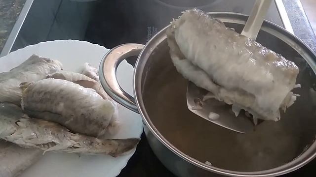 Ум отъешь, какая вкуснотища! Минтай в сметанном соусе - любят все, даже маленькие дети.