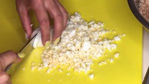 Потрясающий Салат из горбуши г/к
