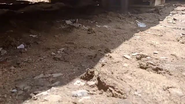 Разгрузка плит перекрытия на участке