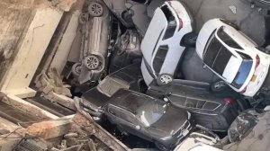 Бетонные плиты раздавили сотни машин. Жесткое обрушение парковки в центре Манхэттена