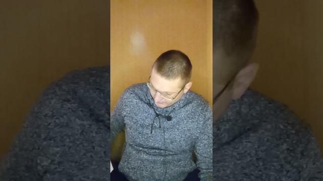 Странно видеть себя насквозь в своём телеэкране или какие демоны есть у меня и как я борюсь с ними смотреть онлайн