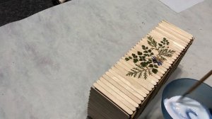 Сделала из коробки нужную вещь для ванной комнаты