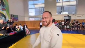 Кайл Снайдер танцует лезгину в Дагестане