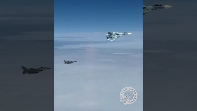 🇷🇺⚠️Российский Су-27П перехватил истребитель F-16 над Балтийским морем