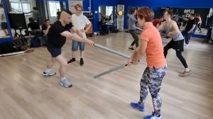 Японское фехтование кендзюцу катаной: показ в ногу, полуперевод и удар по рукам