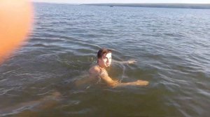 Переплыл сурское водохранилище!