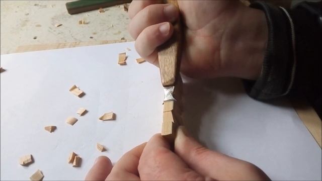 Вырезаем магнитик на холодильник, оч простая Резьба по дереву - Wood carving.