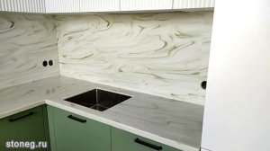 Corian Jade Onyx  stoneg.ru Кухонная столешница со стеновыми панелями из искусственного камня