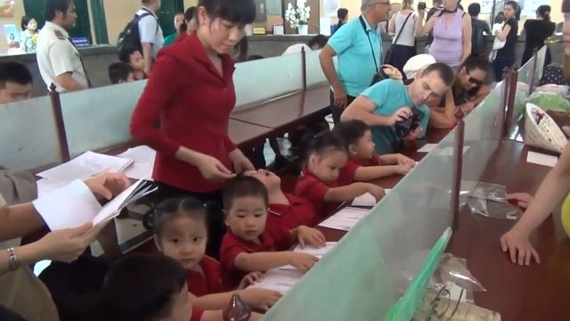 Урок почты для детей на национальном почтамте в Хошимине смотреть онлайн