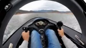 Подводный гидроцикл Seabreacher, выглядит и передвигается в точности как дельфин.