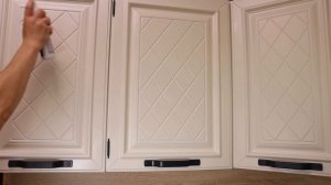 Гости удивляются, что моя белая кухня всегда выглядит как новая. Отмыть фасады от липкого жира.
