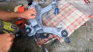 BMW E36 Tuning Замена сайлентблоков задней балки #e36 #сайлентблок #10