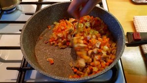 Нут с мясом и овощами. Простое блюдо из Нута